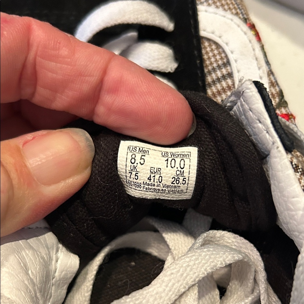 Vans Men's Black/White Plaid With Flowers Sneaker Men’s Size 8.5 Women’s Size 10 - Picture 6 of 6